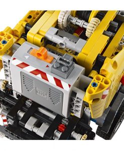 LEGO Technic Mobile Crane detail
